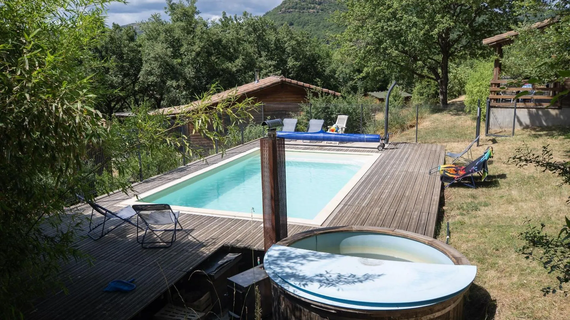Chalet Orange - Piscine Partagee Darbres
